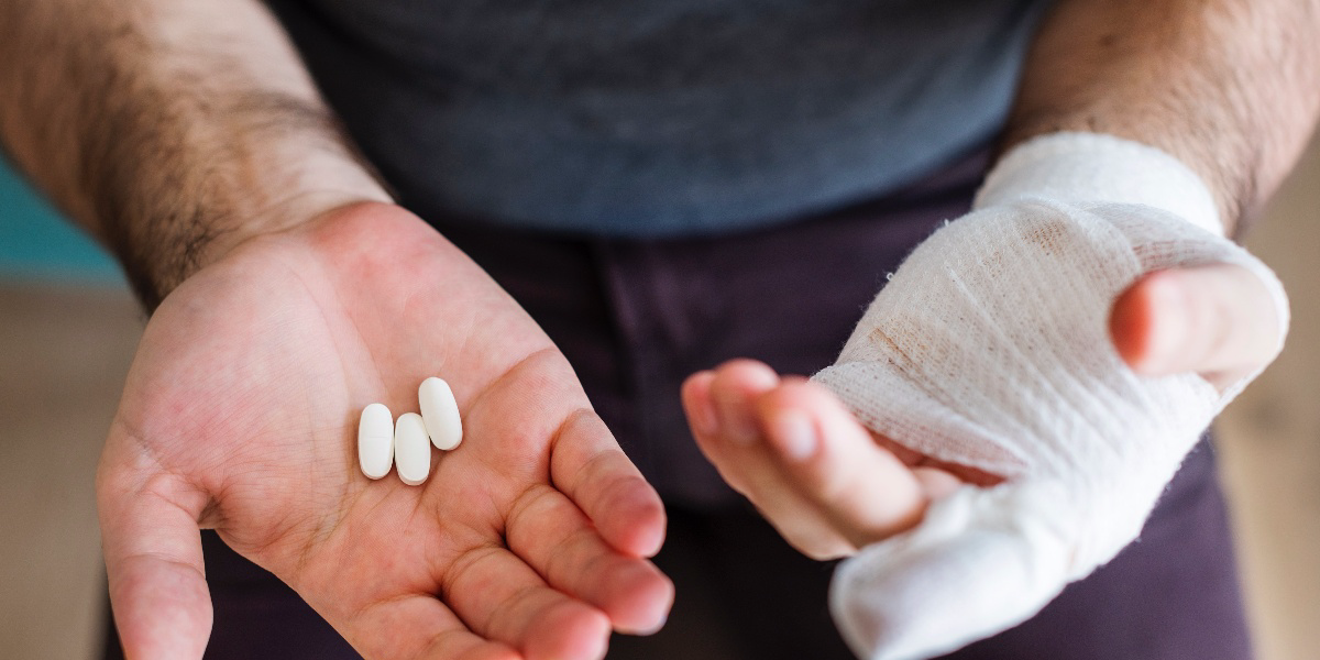 bandage-close-up-drugs-1371172-1